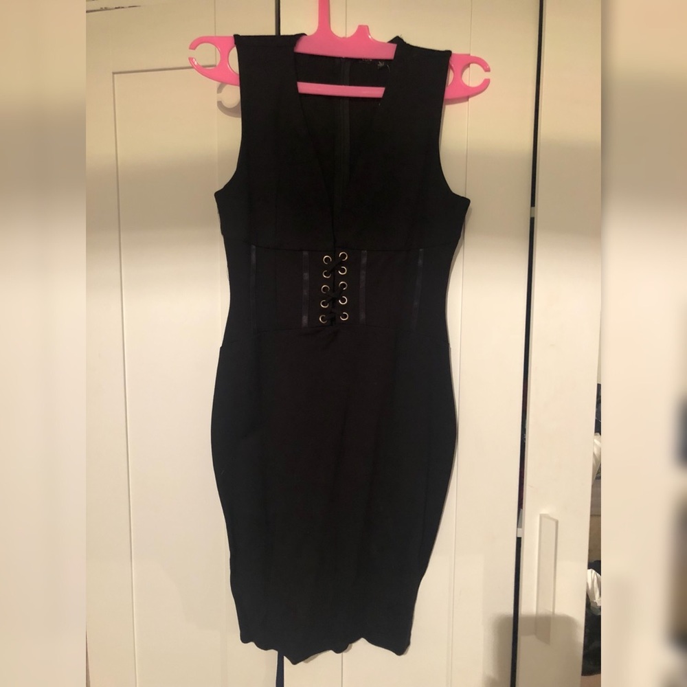 Women’s belted dress